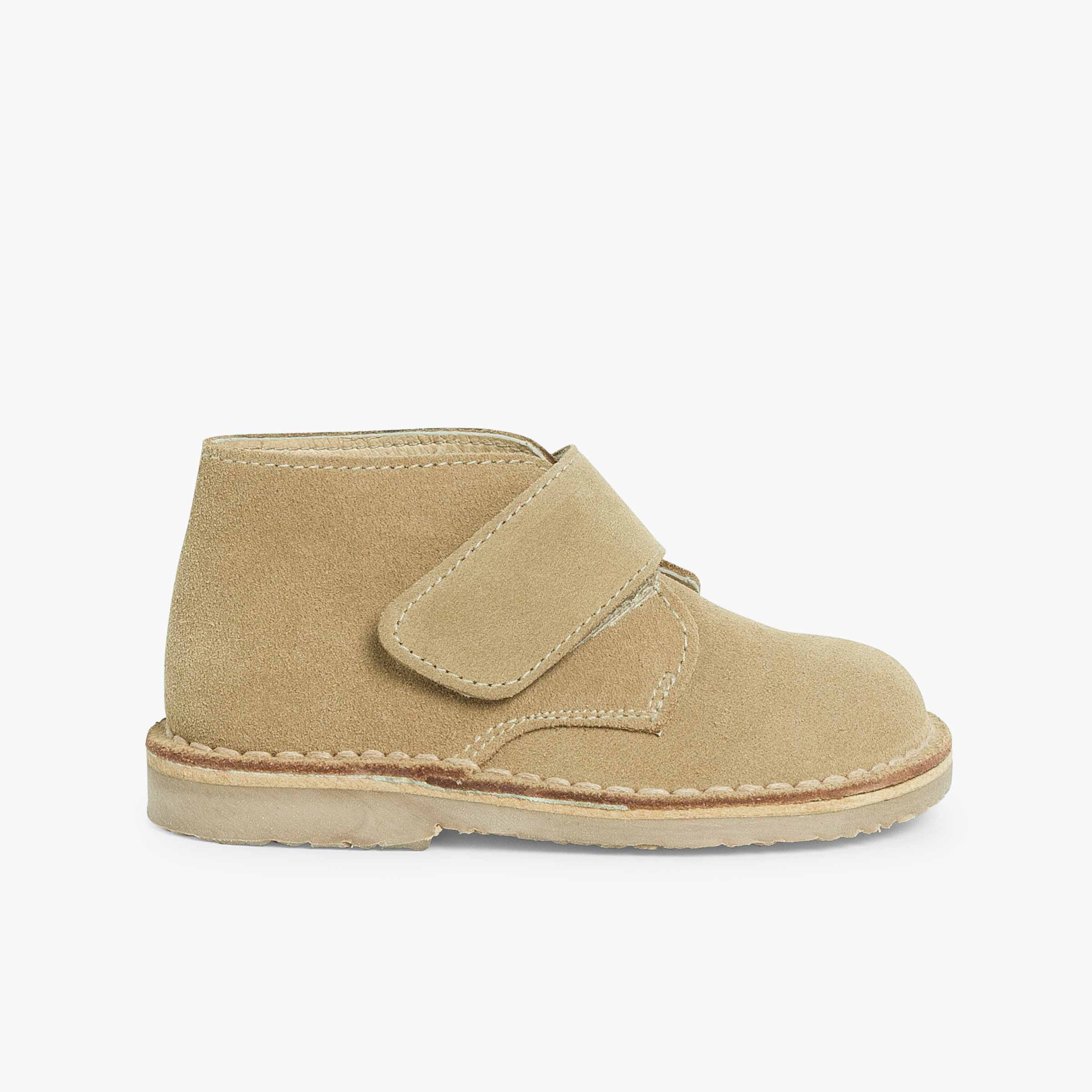 Bota Niño Estilo Safari con Velcro color Arena Coyote