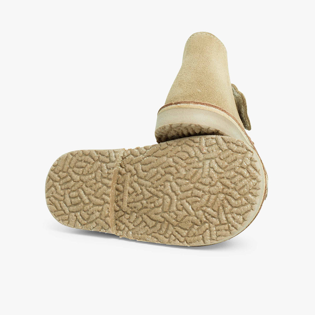 Bota Niño Estilo Safari con Velcro color Arena Coyote