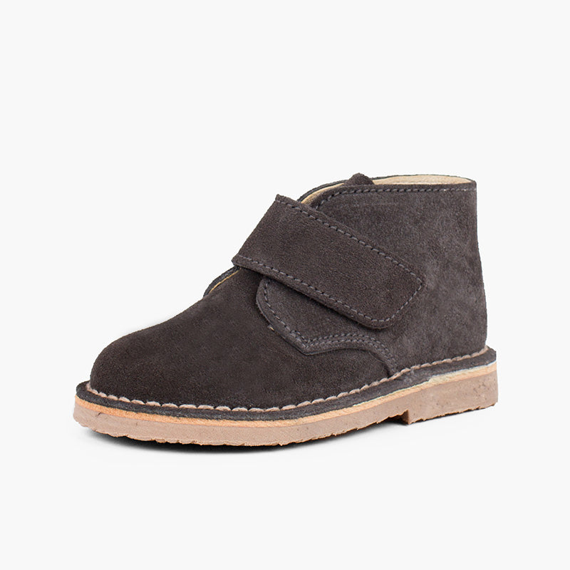 Bota Niño Estilo Safari con Velcro color Gris Oscuro