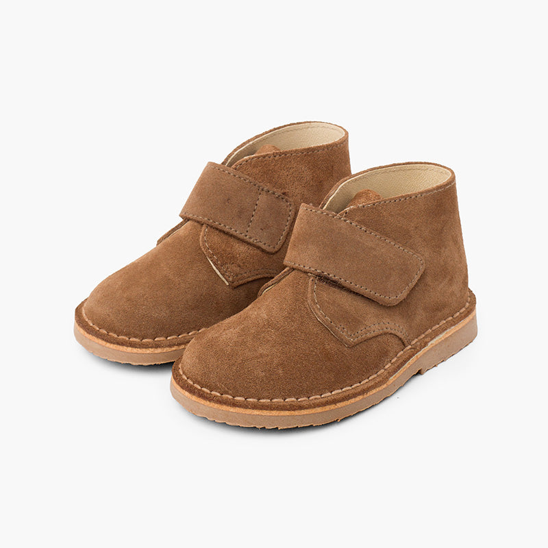 Bota Niño Estilo Safari con Velcro color Topo