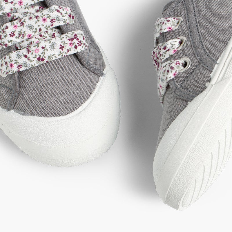 Zapatillas de lona con punta de goma color gris