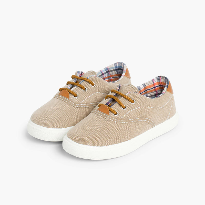 Zapatilla niño contraste de lona y cordones color arena