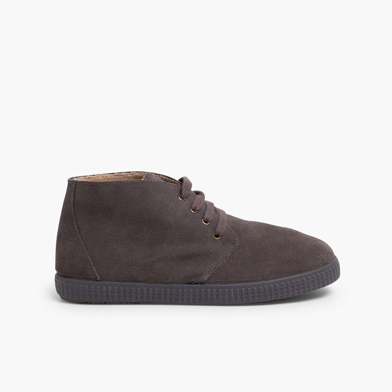 Bota Niño con Forro Pelito y Cordones color Gris