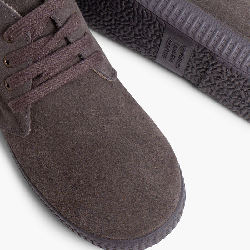 Bota Niño con Forro Pelito y Cordones color Gris