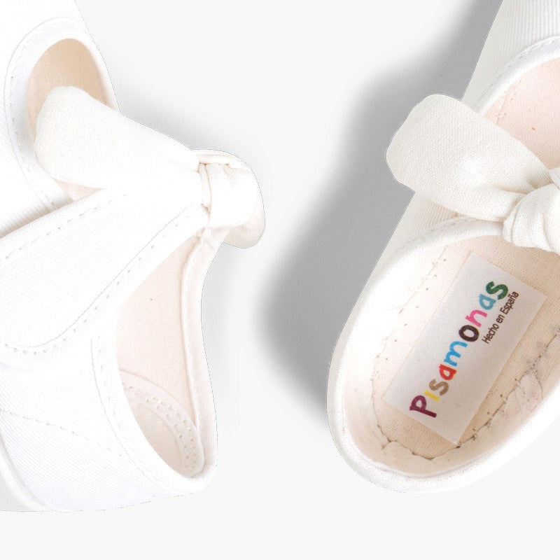 Mercedita niña con cinta adhesiva tipo angelito color blanco