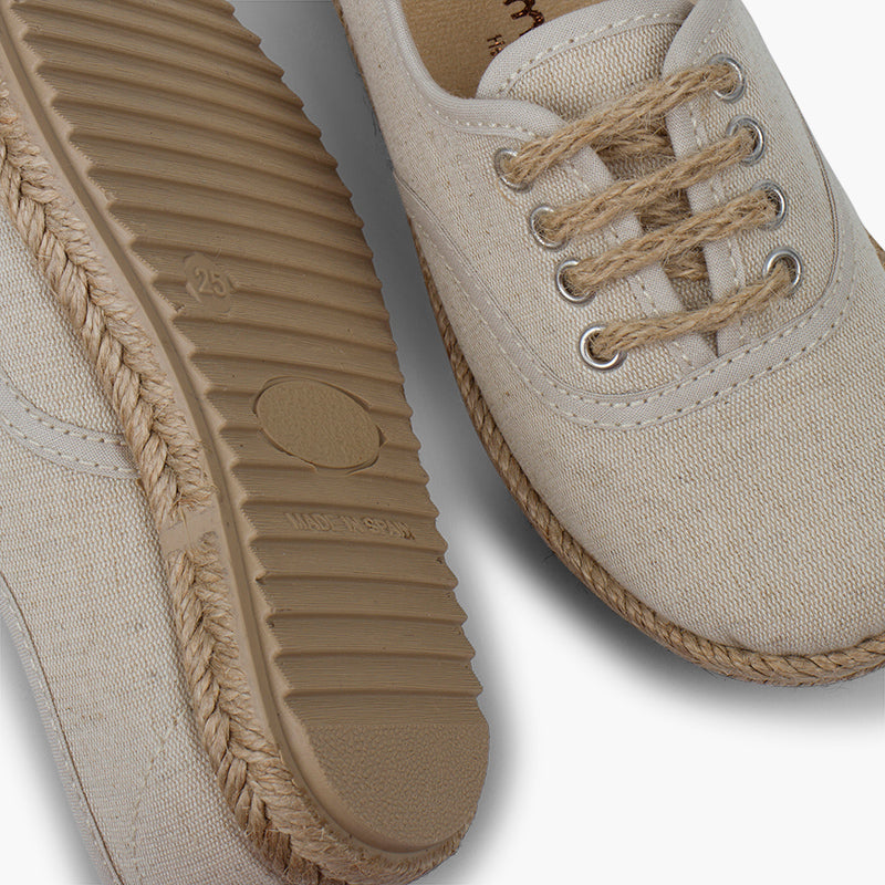 Alpargata niño tipo zapatillas con cordones de yute color beige