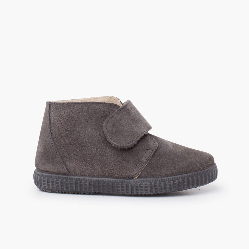 Bota Niña con Velcro Ancho y Forro Pelito color Gris