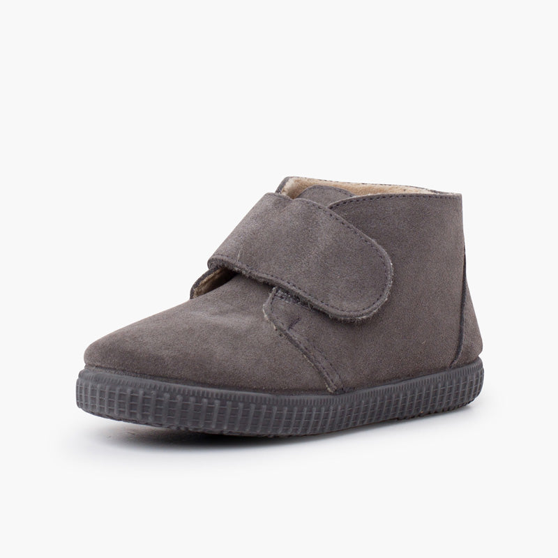 Bota Niña con Velcro Ancho y Forro Pelito color Gris