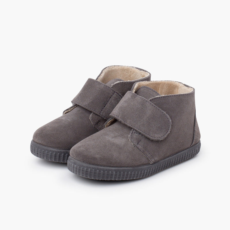 Bota Niña con Velcro Ancho y Forro Pelito color Gris