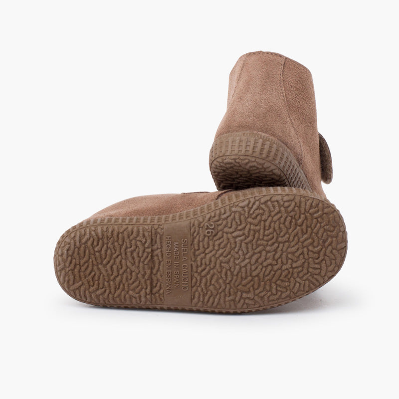 Bota Niña con Velcro Ancho y Forro Pelito color Topo