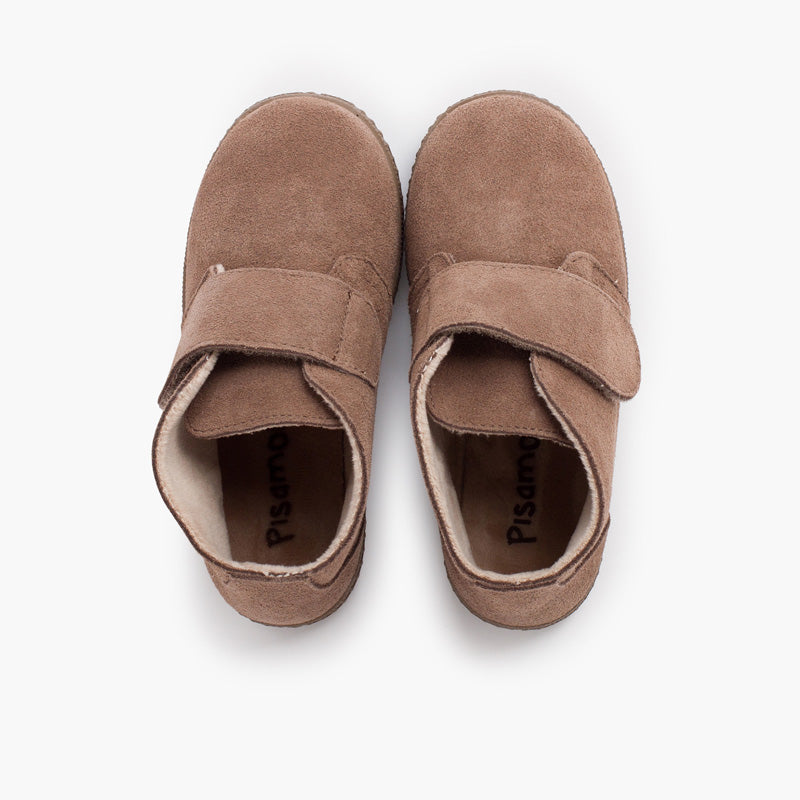 Bota Niña con Velcro Ancho y Forro Pelito color Topo