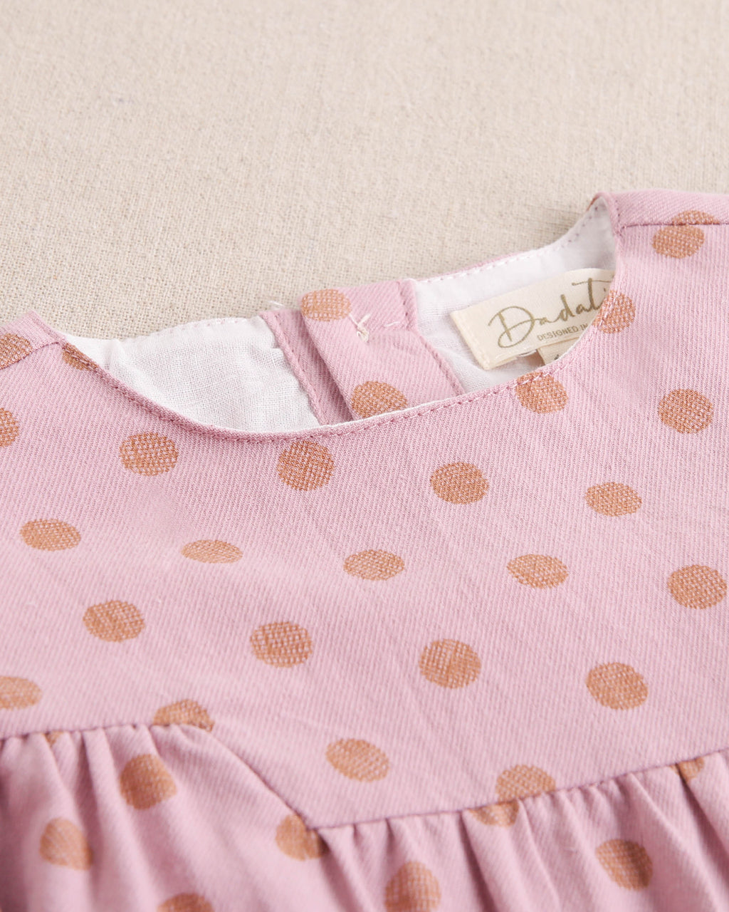 Vestido de bebé niña estampado con volante