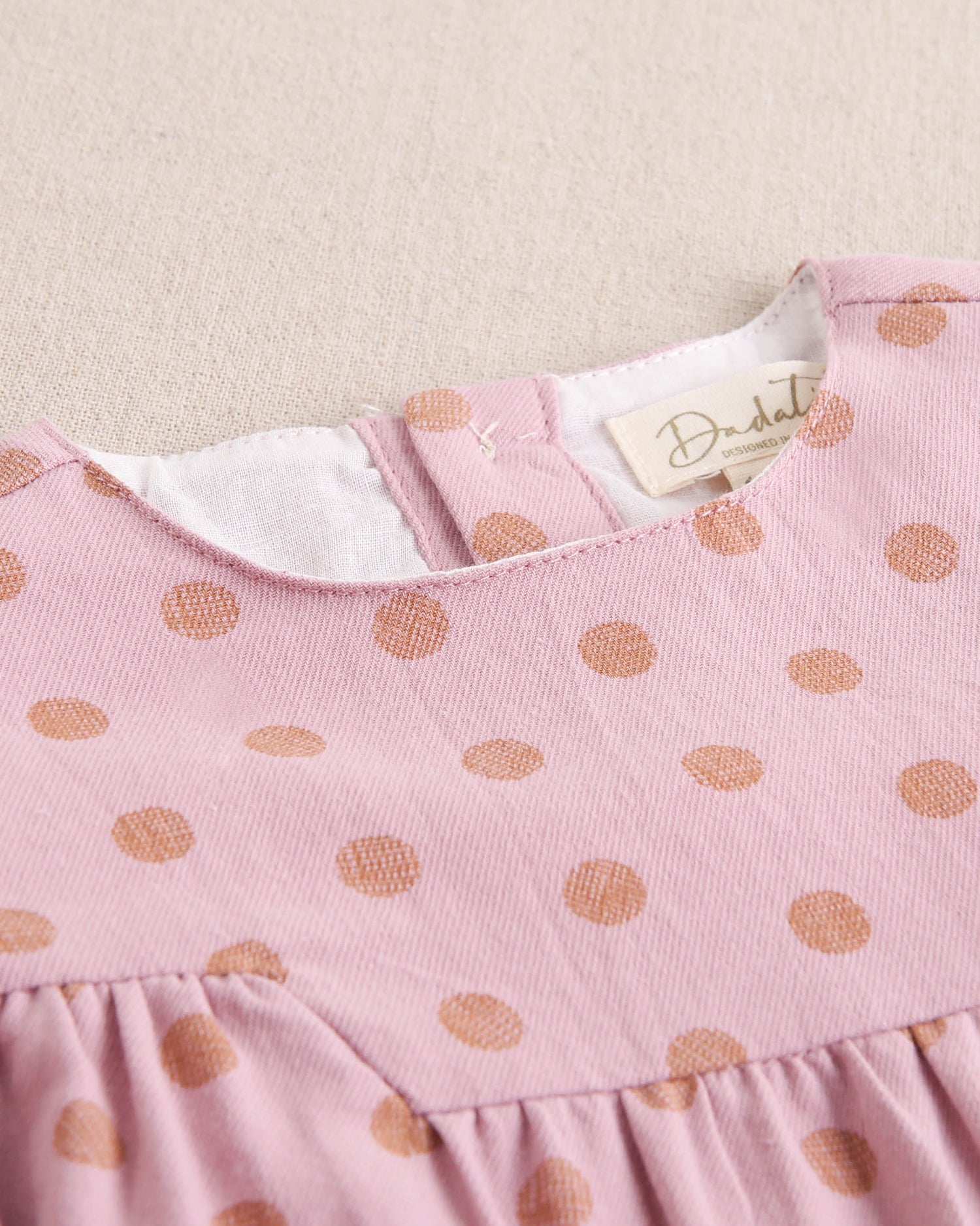 Vestido de bebé niña estampado con volante