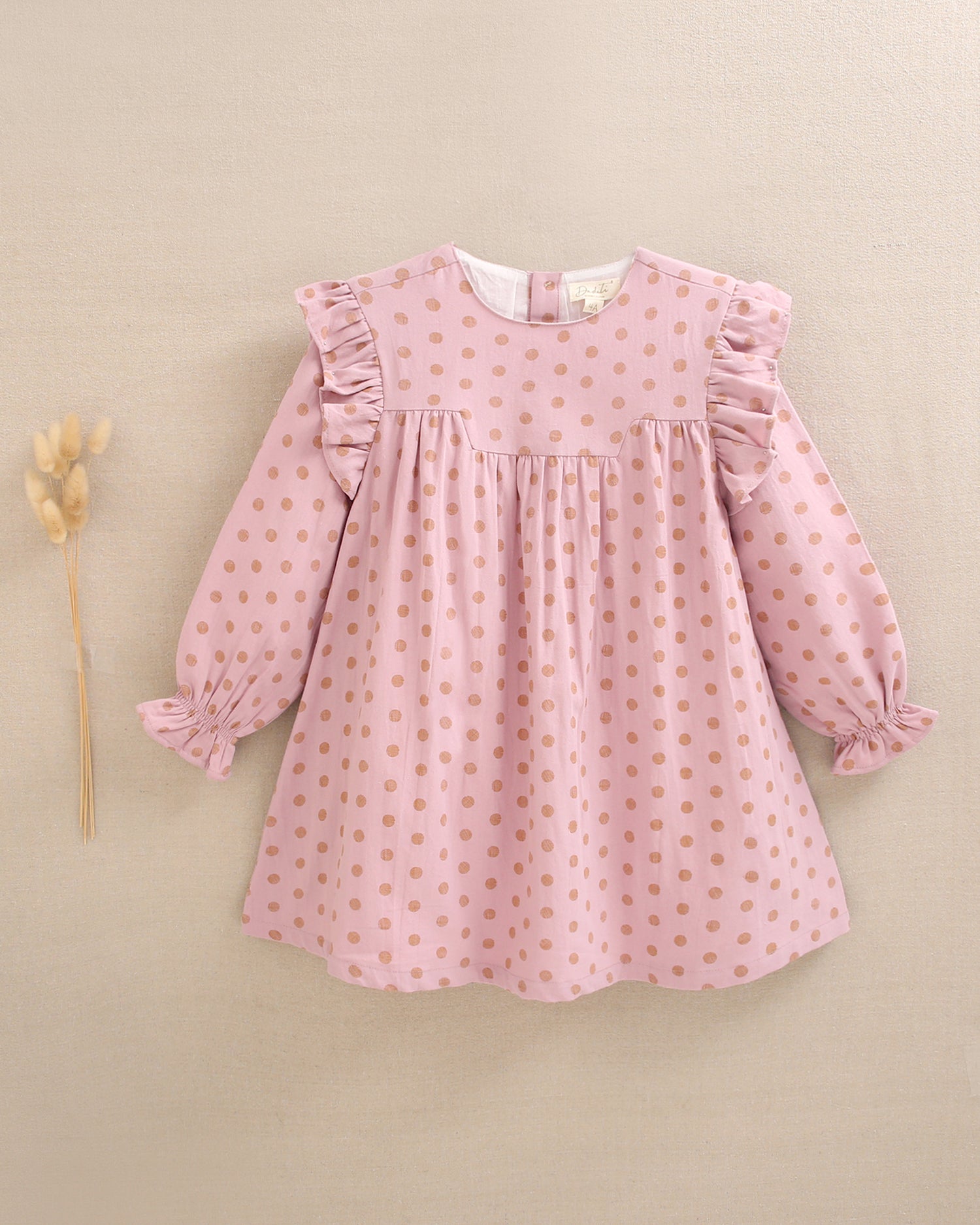 Vestido de niña de estampado de lunares con volante