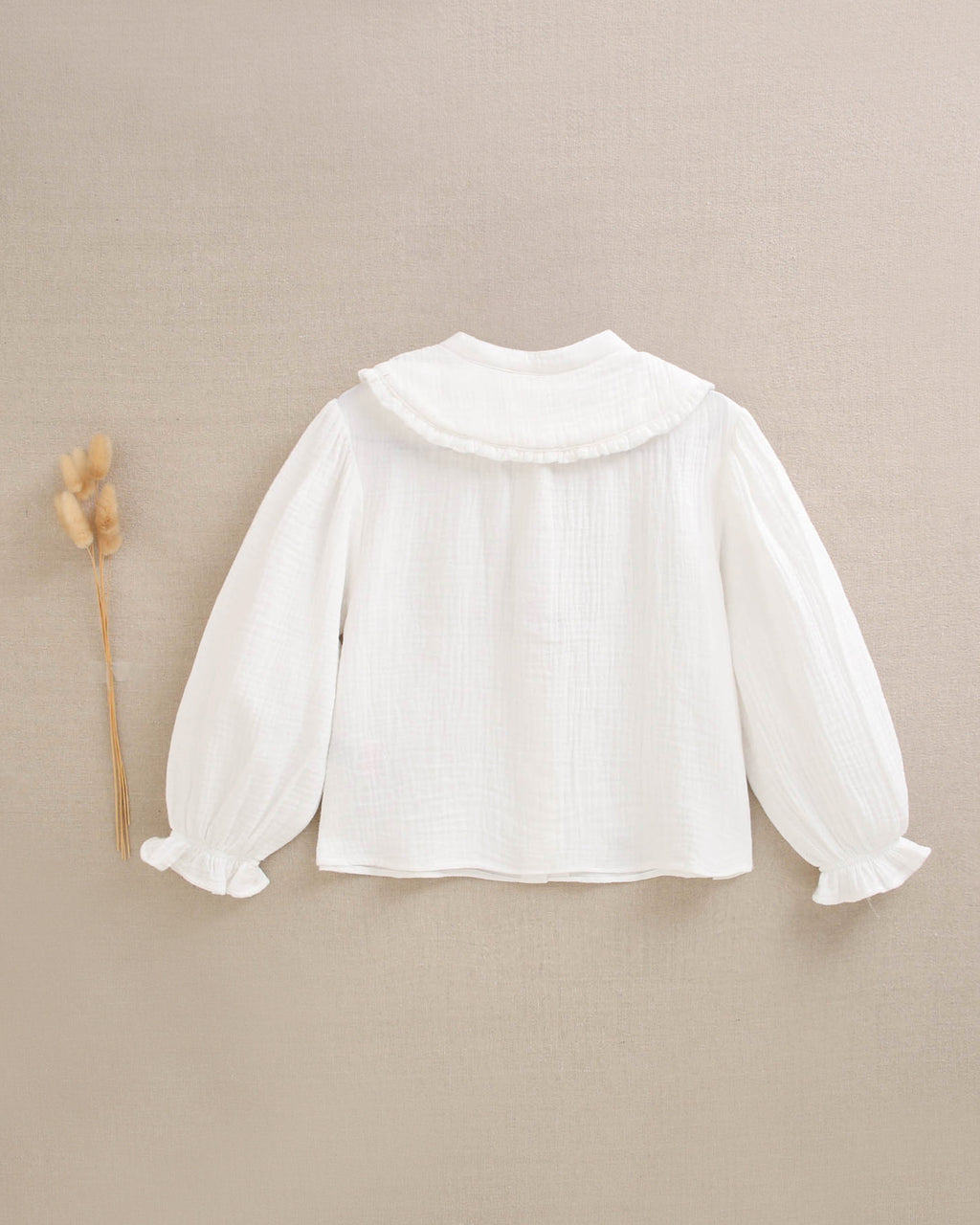 Blusa de niña de muselina blanca con cuello Peter Pan