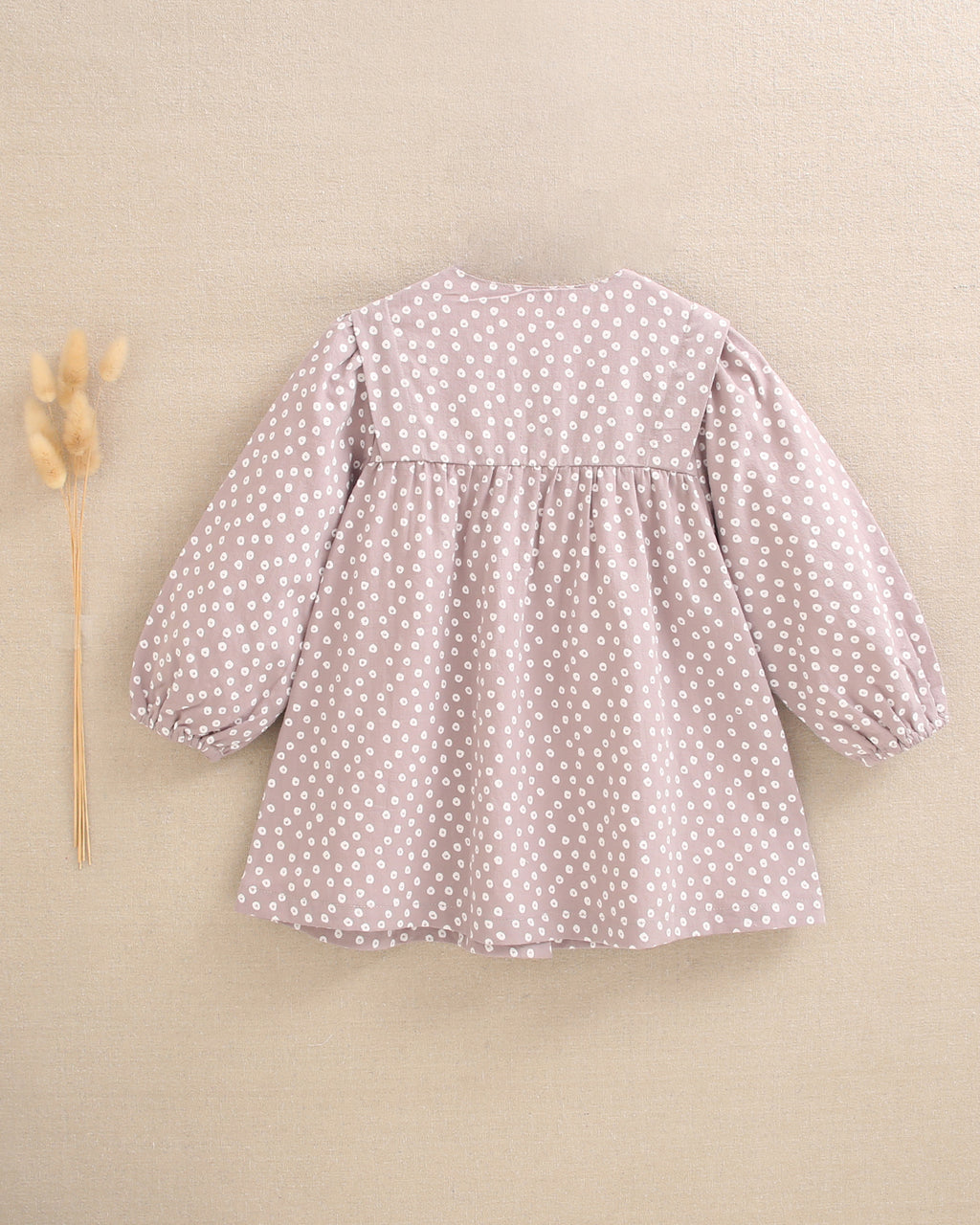 Vestido de bebé niña malva con estampado geométrico