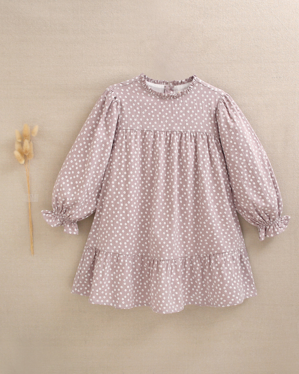 Vestido de niña malva con estampado geométrico