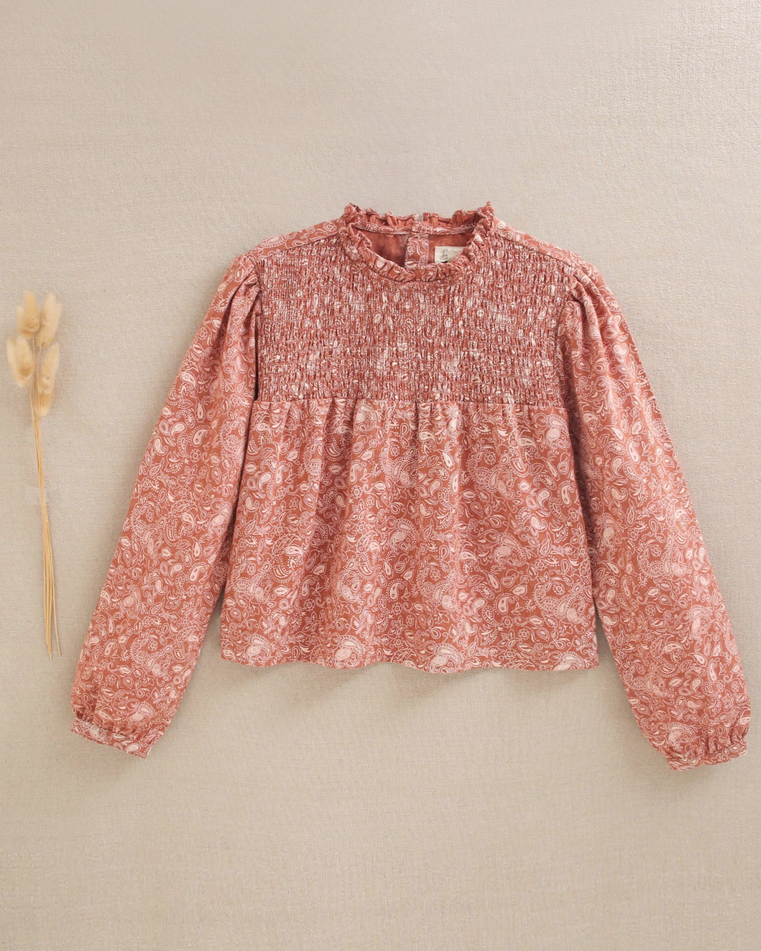 Blusa de niña teja con estampado geométrico