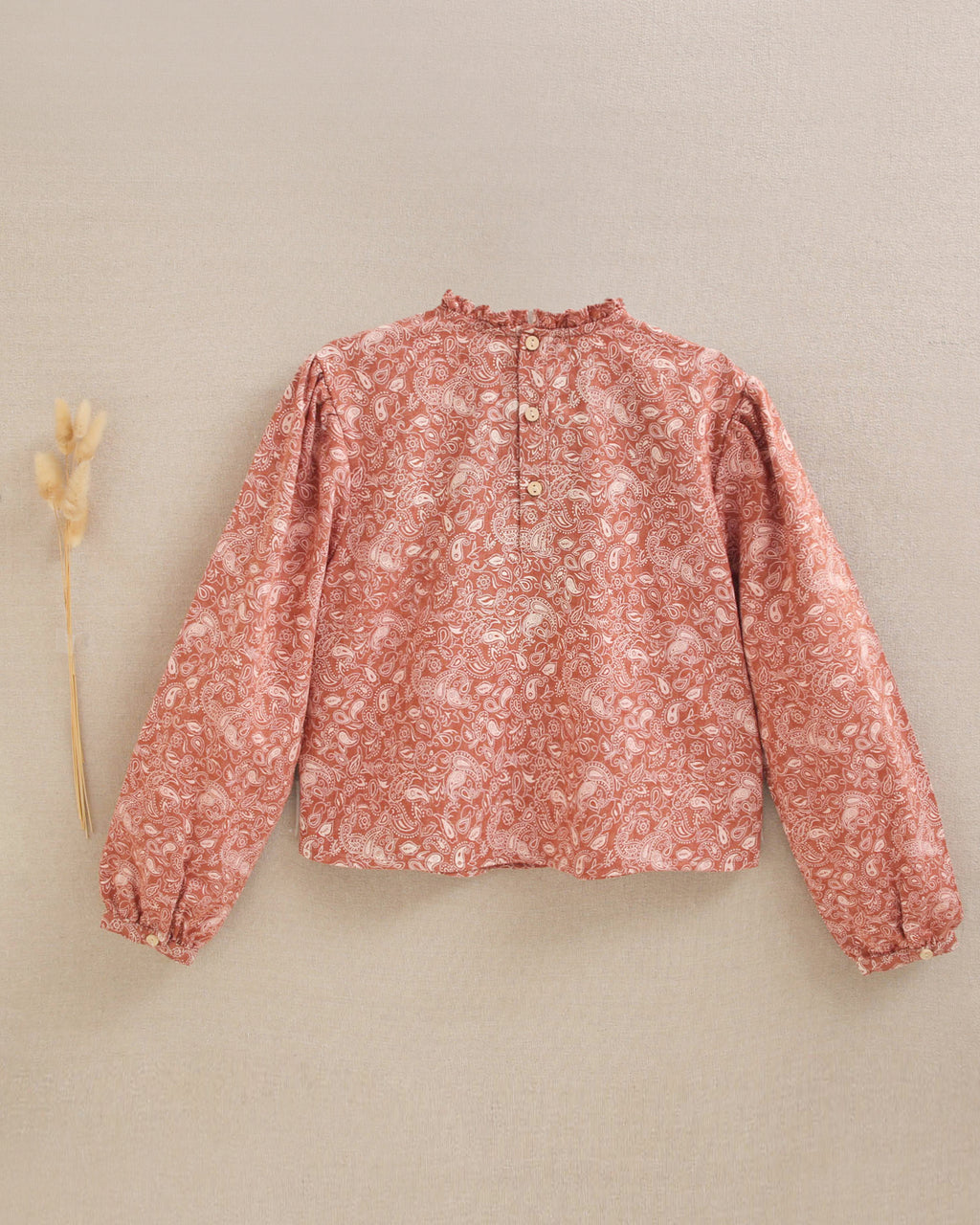 Blusa de niña teja con estampado geométrico