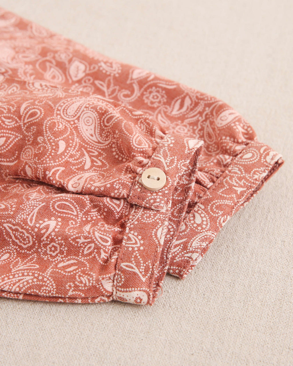 Blusa de niña teja con estampado geométrico