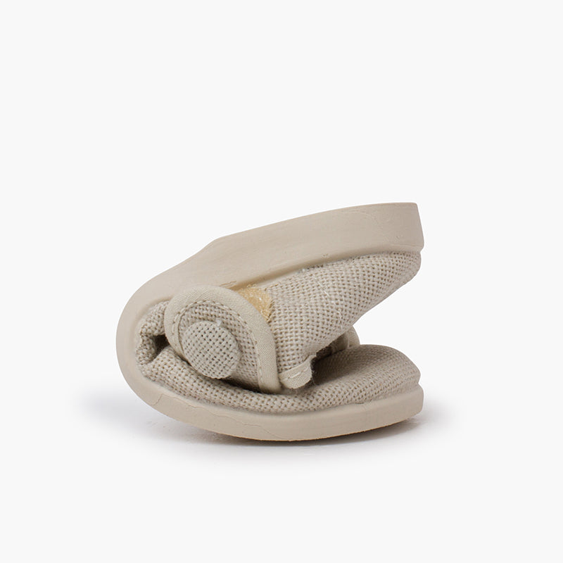 Mercedita niña de lino con botón color crudo