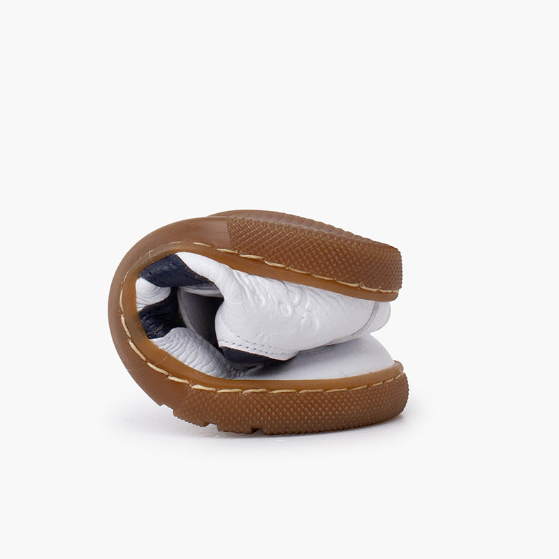 Zapatilla Niño Blanca Barefoot con Bandas Laterales color Azul Marino