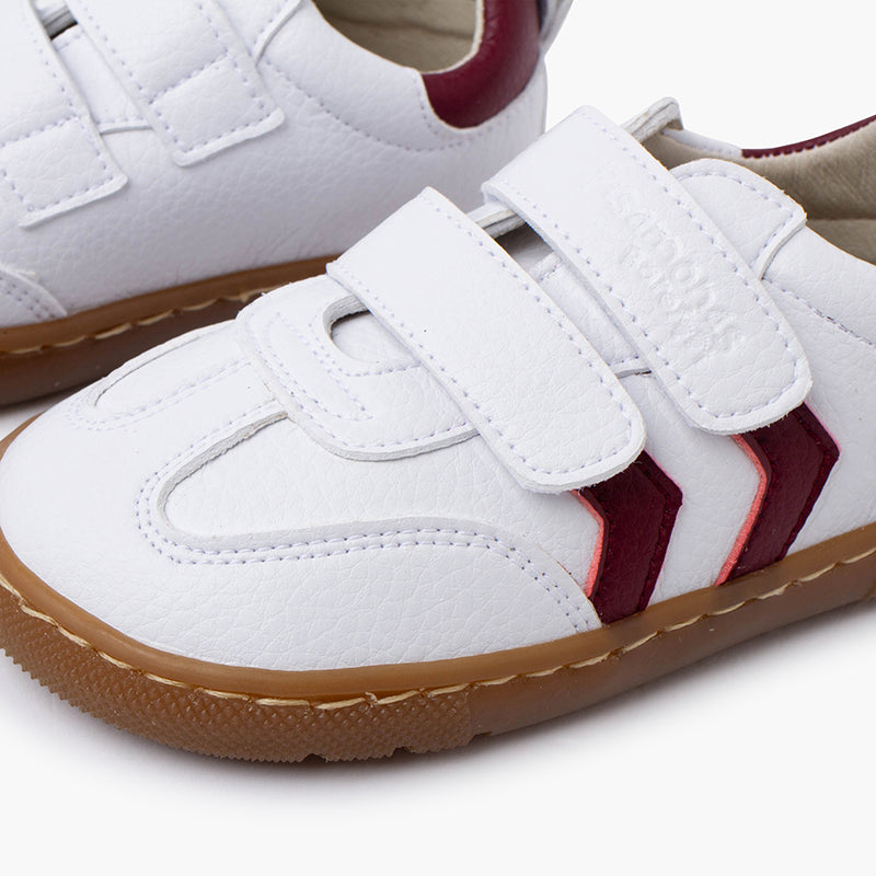 Zapatilla Niño Blanca Barefoot con Bandas Laterales color Burdeo