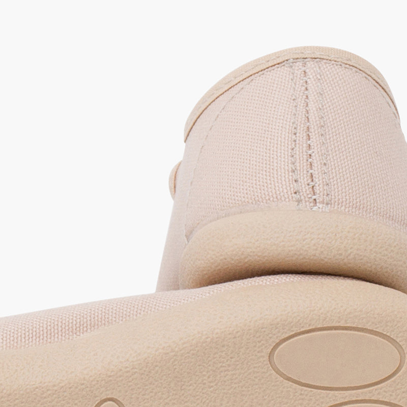 Merceditas niña estilo barefoot de lona con cierre ancho color arena