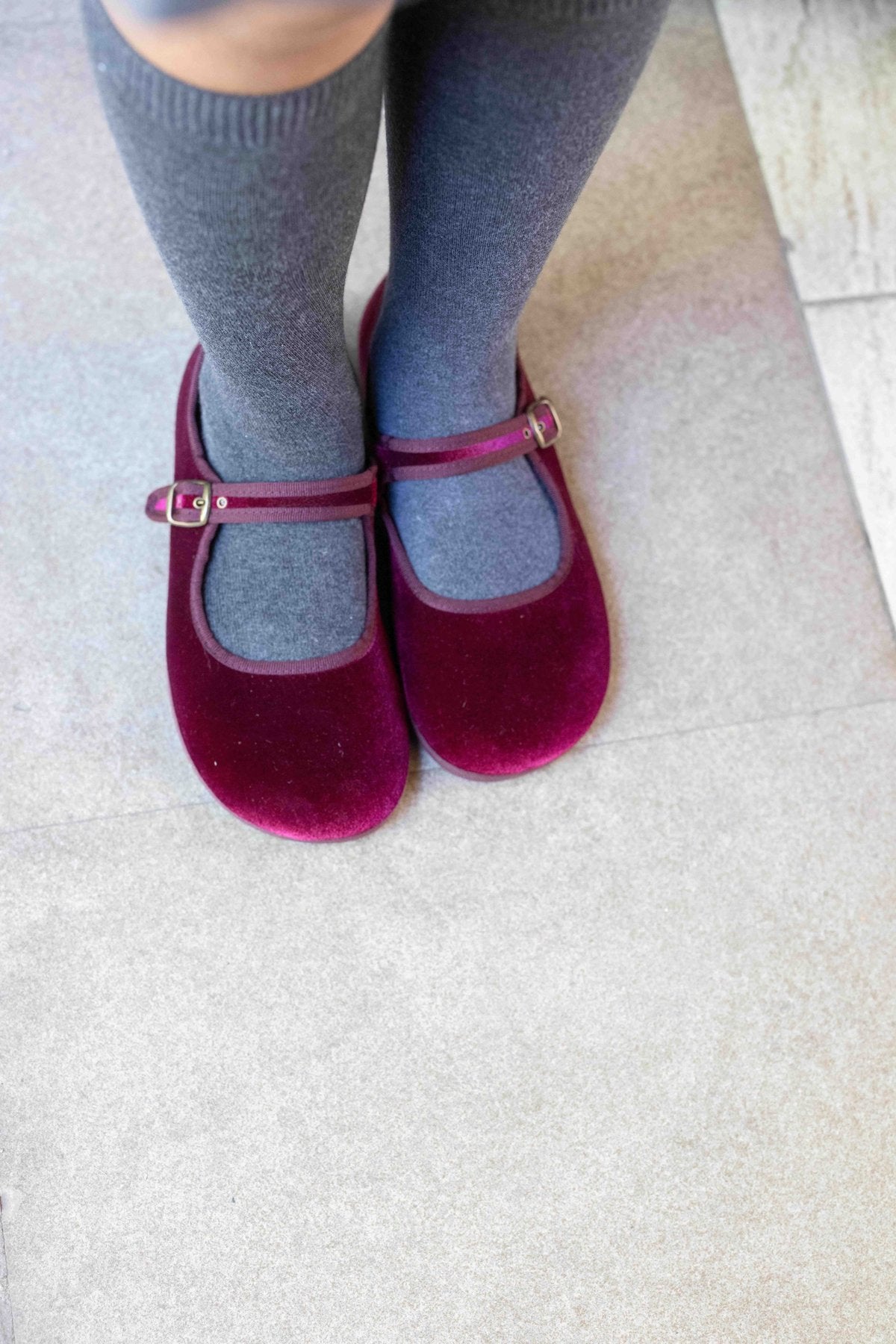Zapato Mujer Bailarina Barefoot Terciopelo con Hebilla color Burdeo