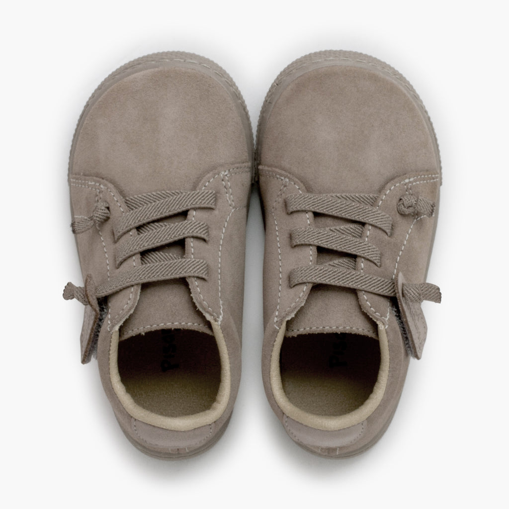 Bota Niño Gamuza Barefoot con Elástico color piedra