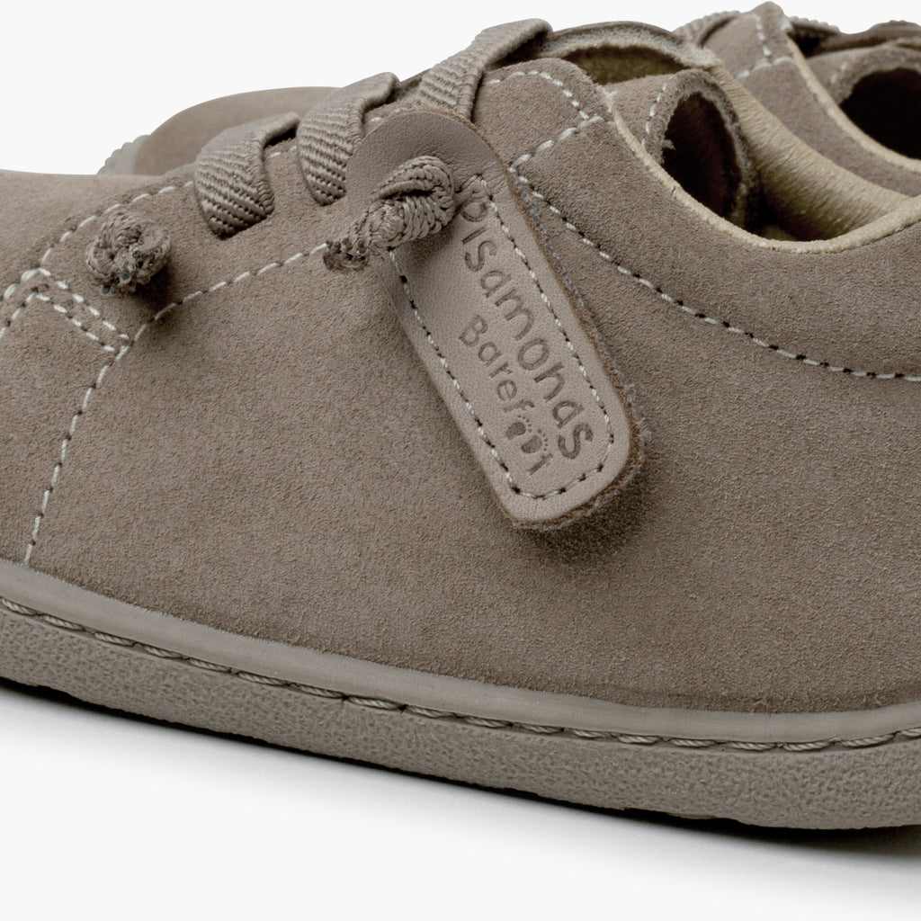 Bota Niño Gamuza Barefoot con Elástico color piedra