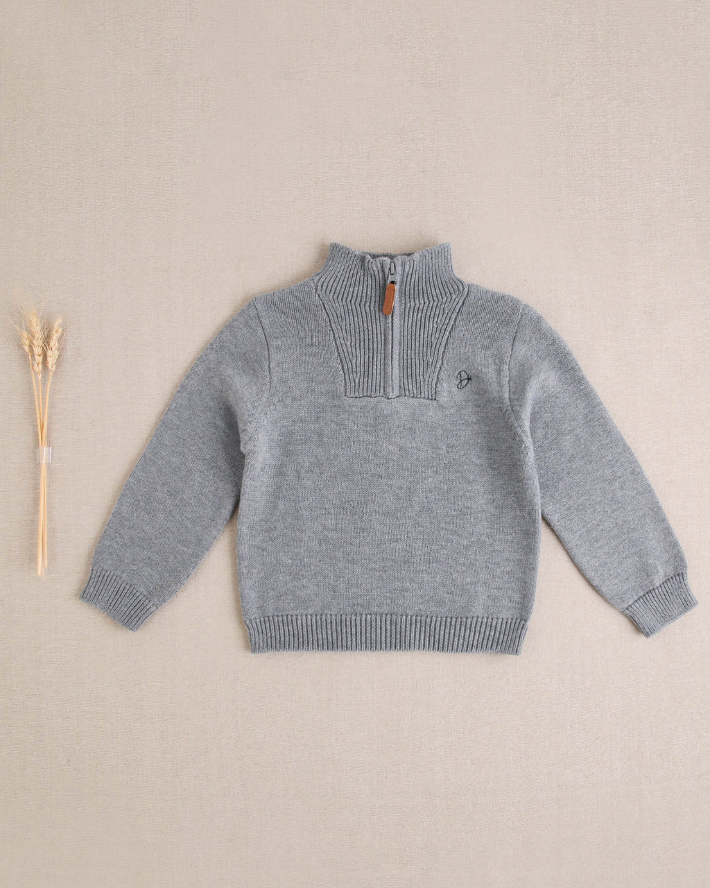 Chaleco tipo Jersey de niño gris de punto y cuello alto