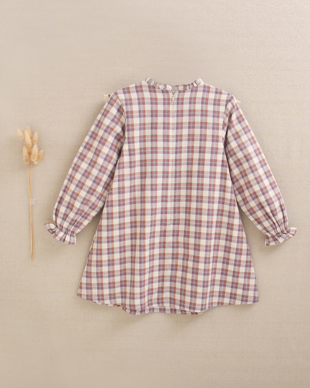 Vestido de niña de cuadros en beige, morado y teja