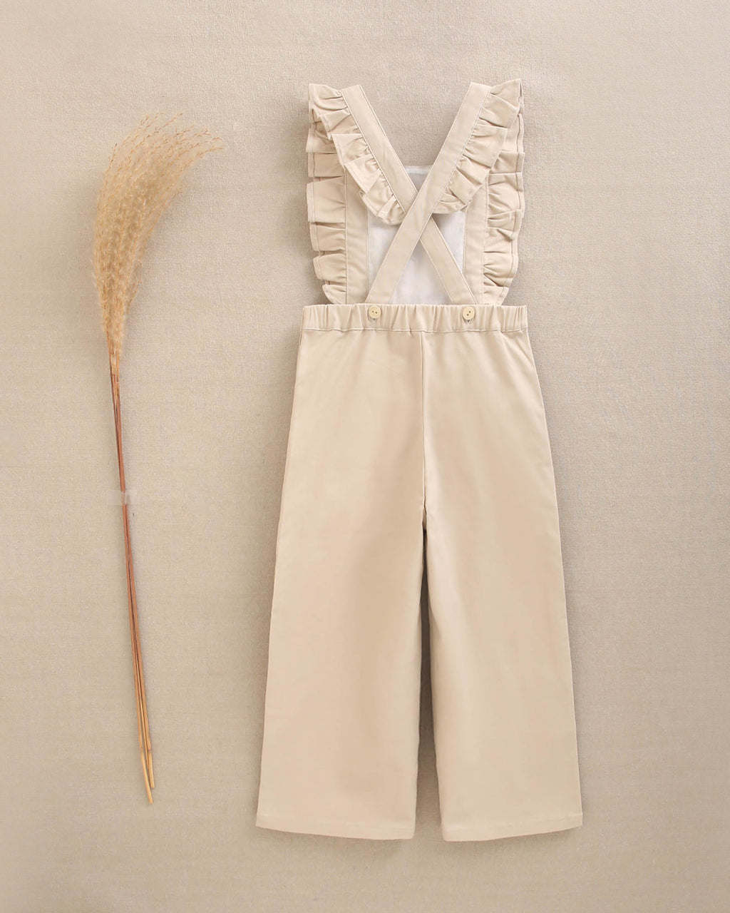 Jardinera de niña largo en beige con volantes