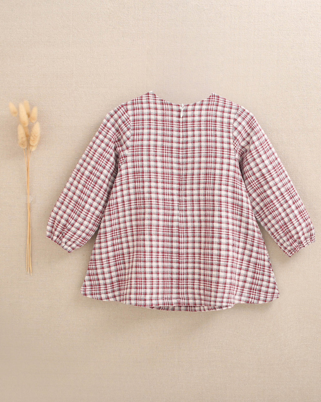 Vestido de bebé niña cuadros granate y detalle de lazo
