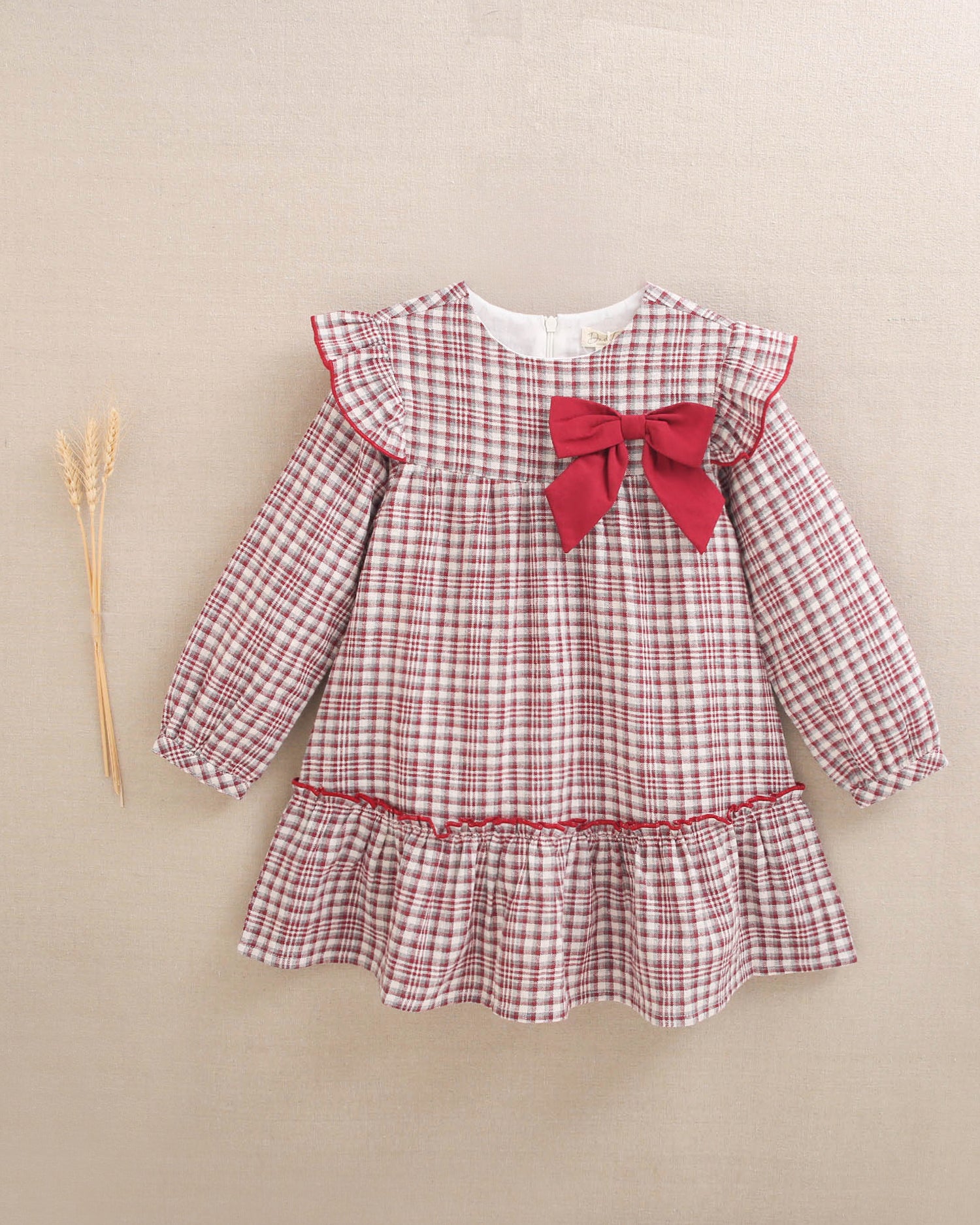 Vestido de niña de cuadros granate y detalle de lazo