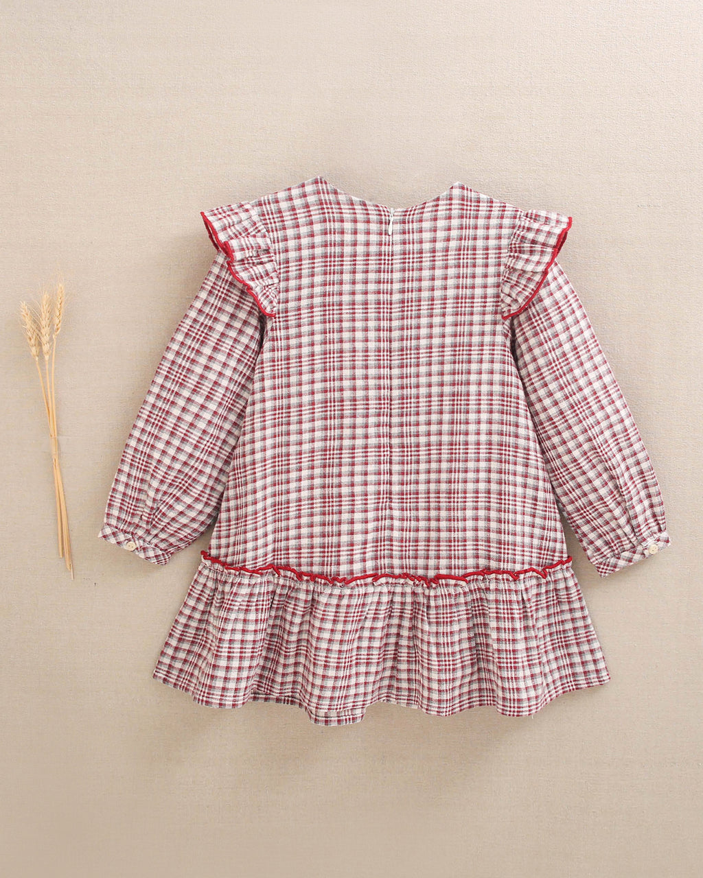 Vestido de niña de cuadros granate y detalle de lazo