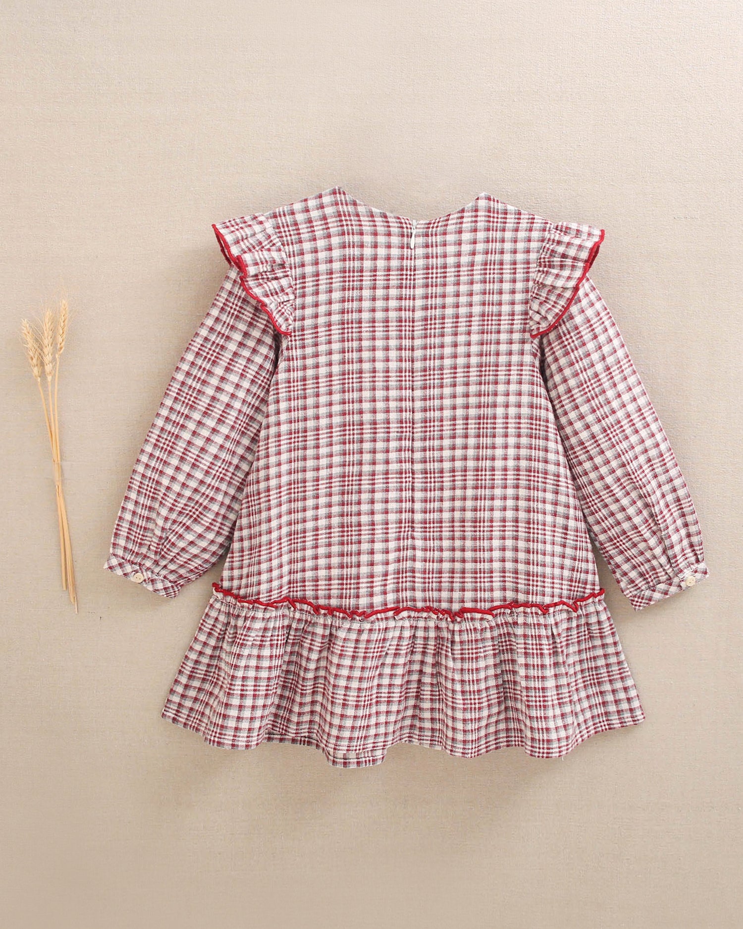 Vestido de niña de cuadros granate y detalle de lazo