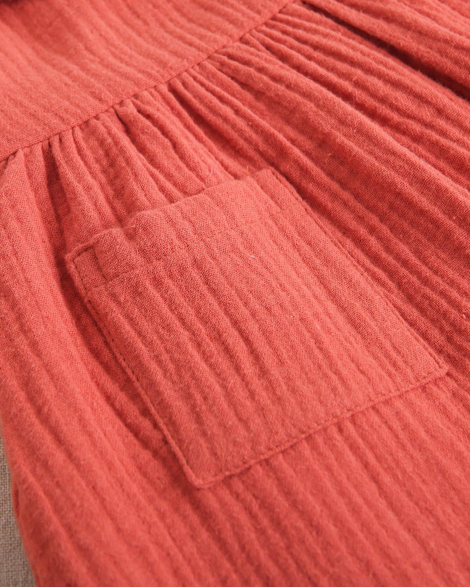 Vestido de bebé niña de muselina teja con cuello de cuadros