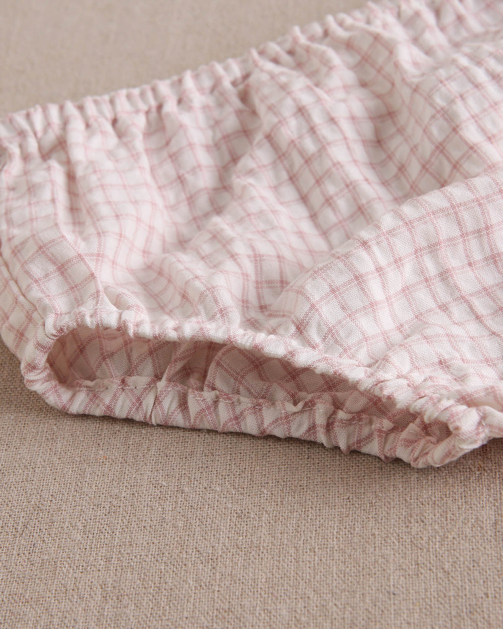 Vestido bebé niña rosa de cuadros con volantes en hombros