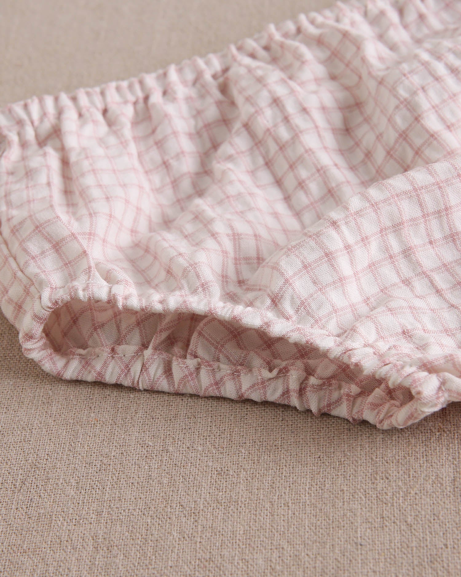 Vestido bebé niña rosa de cuadros con volantes en hombros