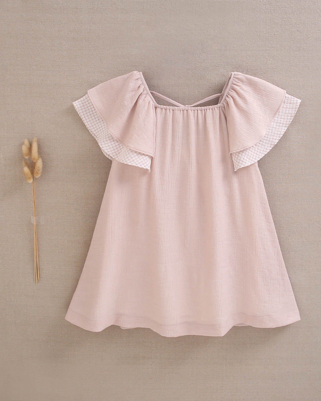 Vestido niña rosa con doble volante de cuadros en mangas