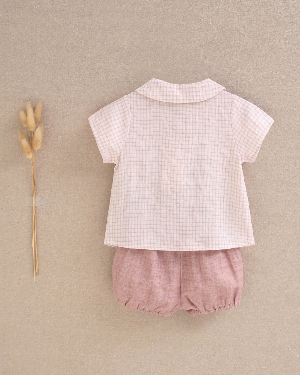 Conjunto bebé niño camisa de cuadro rosa y blanco, y short rosa palo lavado