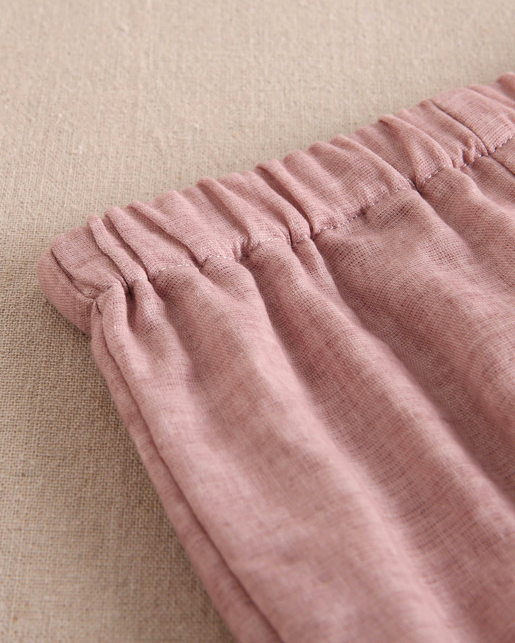 Conjunto bebé niño camisa de cuadro rosa y blanco, y short rosa palo lavado