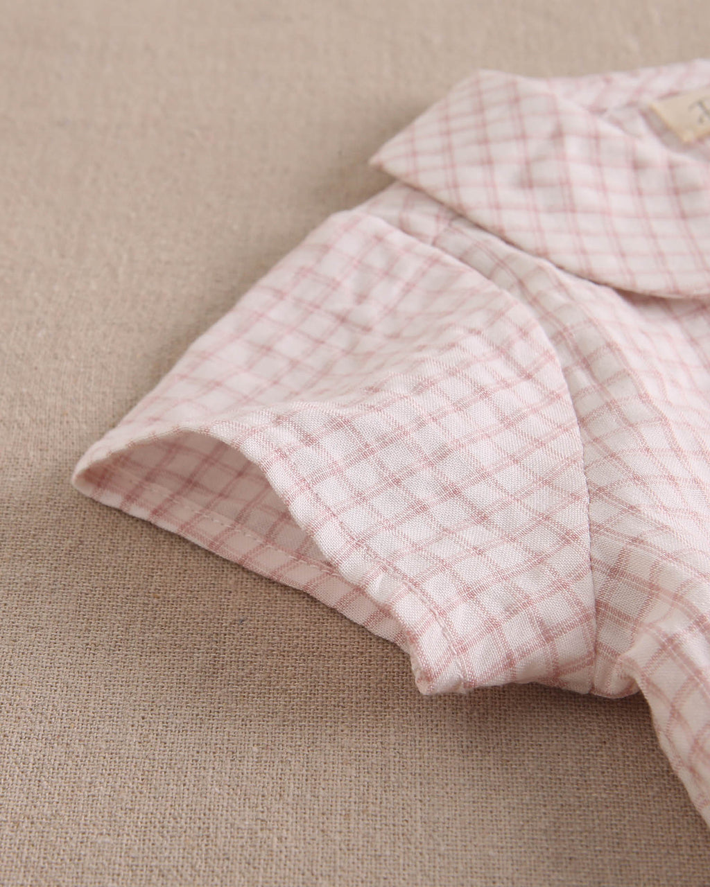 Conjunto bebé niño camisa de cuadro rosa y blanco, y short rosa palo lavado