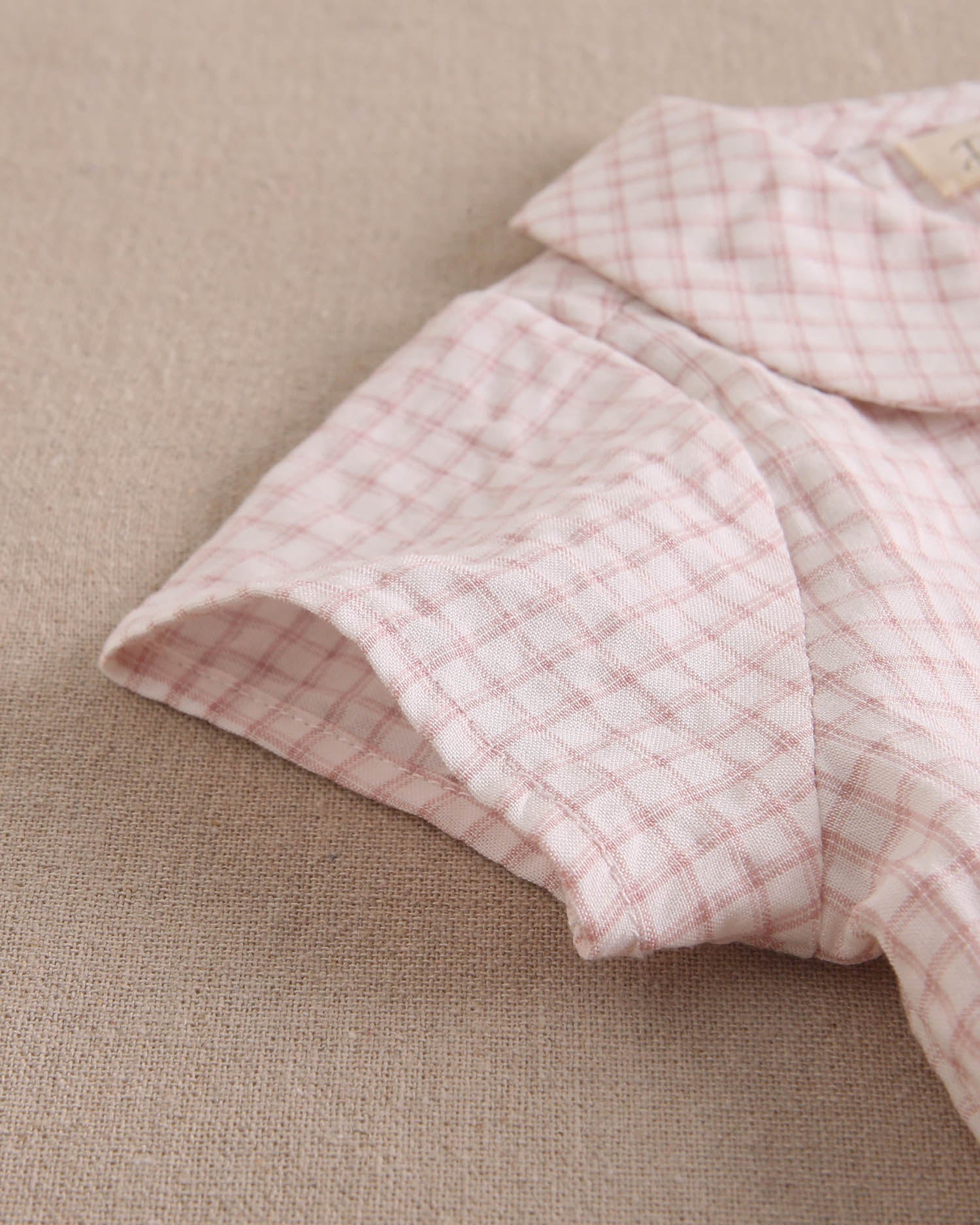 Conjunto bebé niño camisa de cuadro rosa y blanco, y short rosa palo lavado