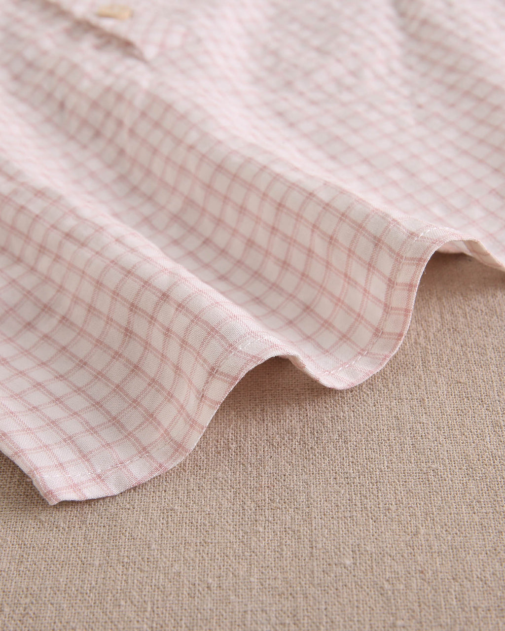 Conjunto bebé niño camisa de cuadro rosa y blanco, y short rosa palo lavado