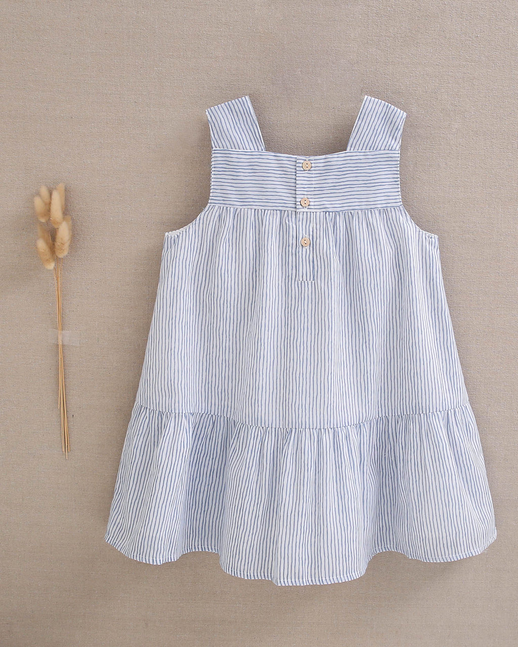 Vestido niña de tirantes con rayas blancas y azul pastel
