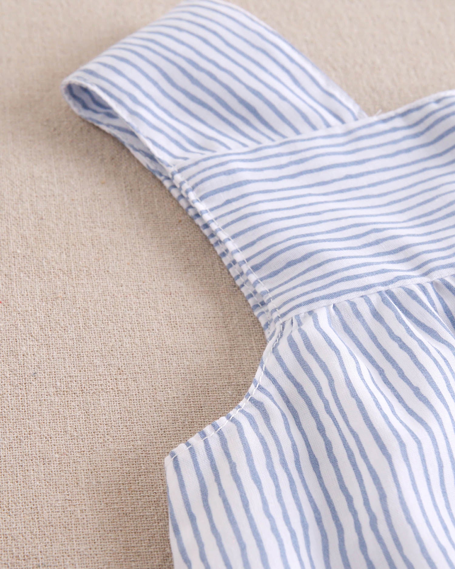 Vestido niña de tirantes con rayas blancas y azul pastel