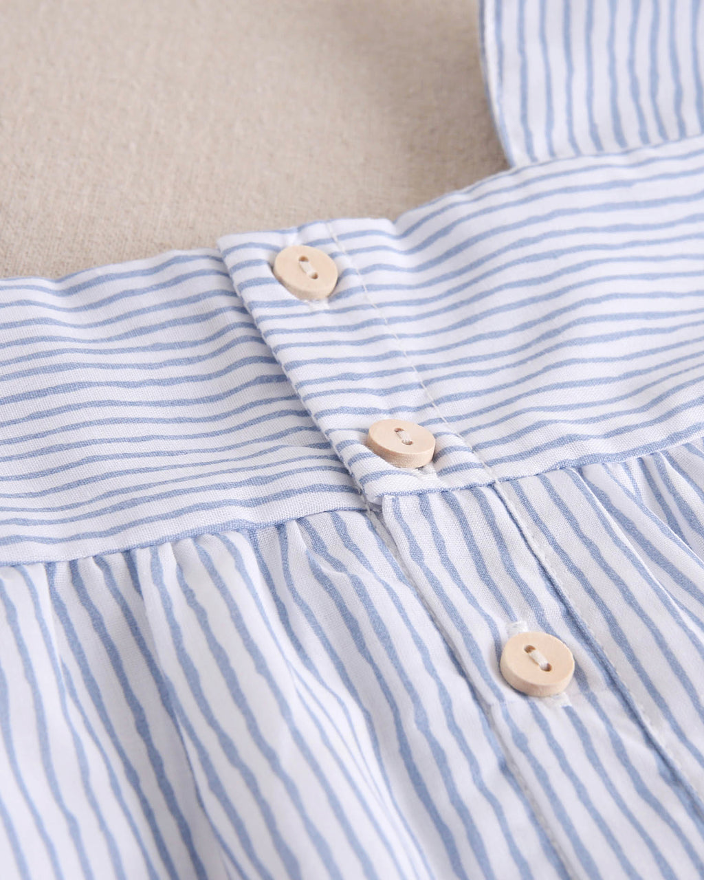 Vestido niña de tirantes con rayas blancas y azul pastel